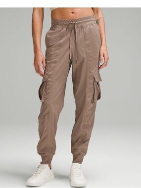 Women’s Cargo Jogger Pants in Taupe
